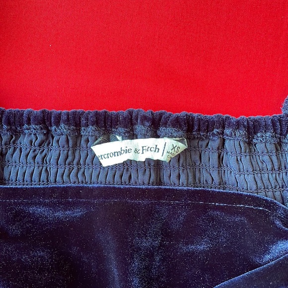Abercrombie & Fitch Stretch Velvet Puff Sleeve Squareneck Top - Picture 2 of 9